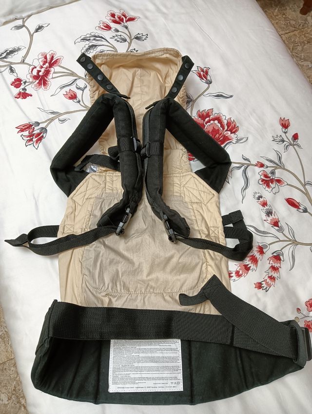 Portabebés Ergobaby Negro y Beige