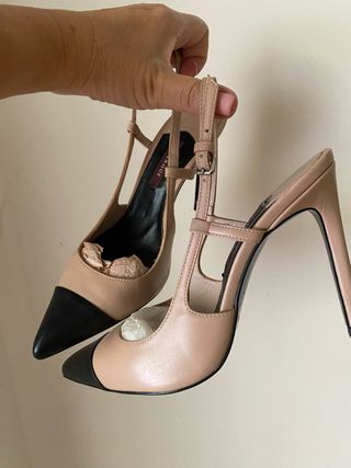 Zapatos tacón Uterqüe piel beige/negro T.37