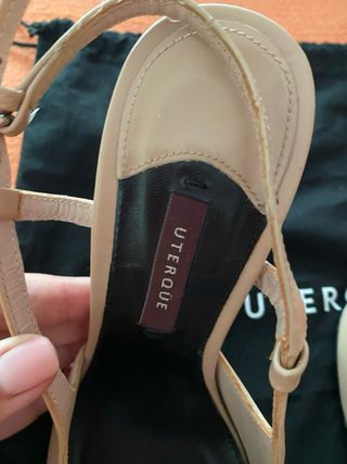 Zapatos tacón Uterqüe piel beige/negro T.37