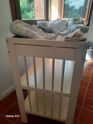 Cambiador bebé con colchón y sábanas