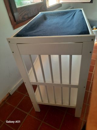 Cambiador bebé con colchón y sábanas