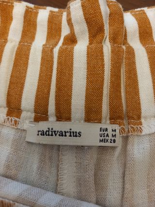 Bermudas de rayas marrones y blancas