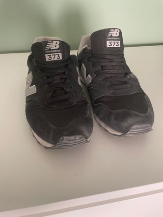Zapatillas New Balance Negras y Plateadas