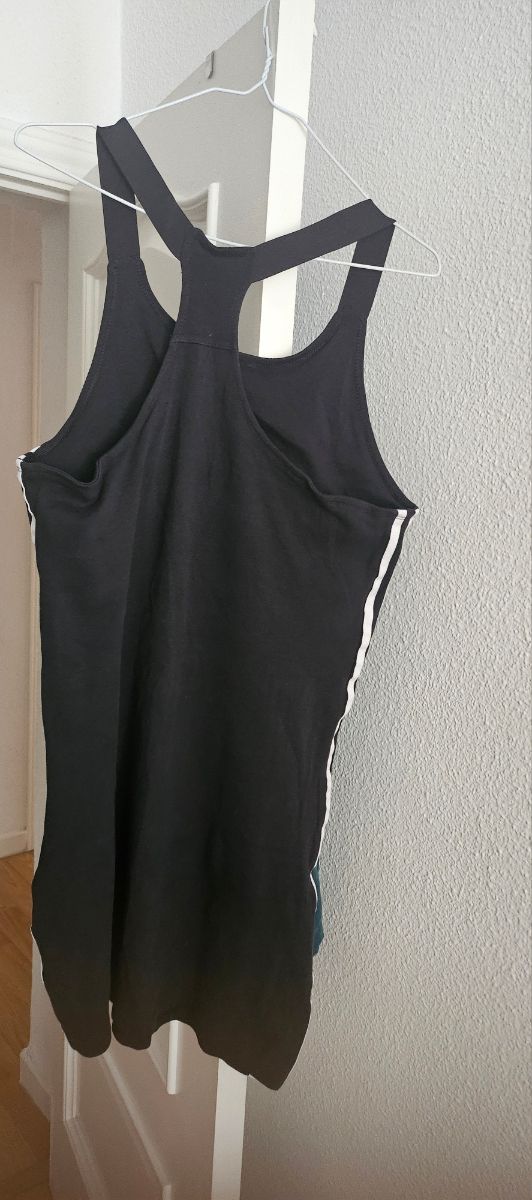 Vestido Adidas Negro con Rayas