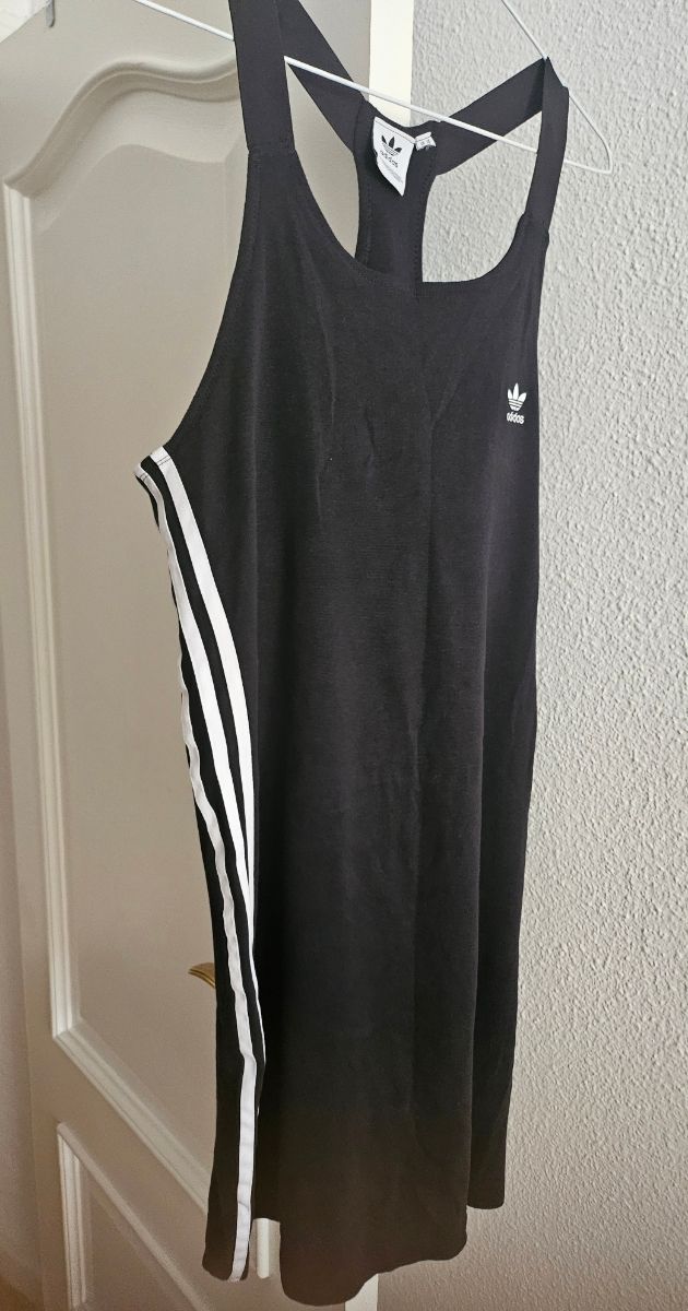 Vestido Adidas Negro con Rayas