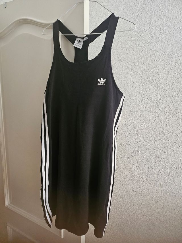 Vestido Adidas Negro con Rayas