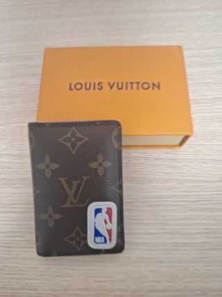 Cartera Louis Vuitton NBA Marrón
