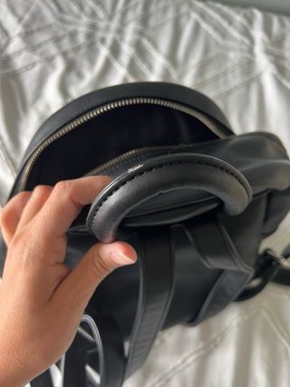 Mochila Negra Pequeña Tachuelas