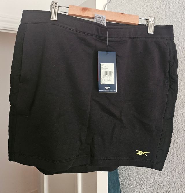 Falda Reebok Negra Talla L