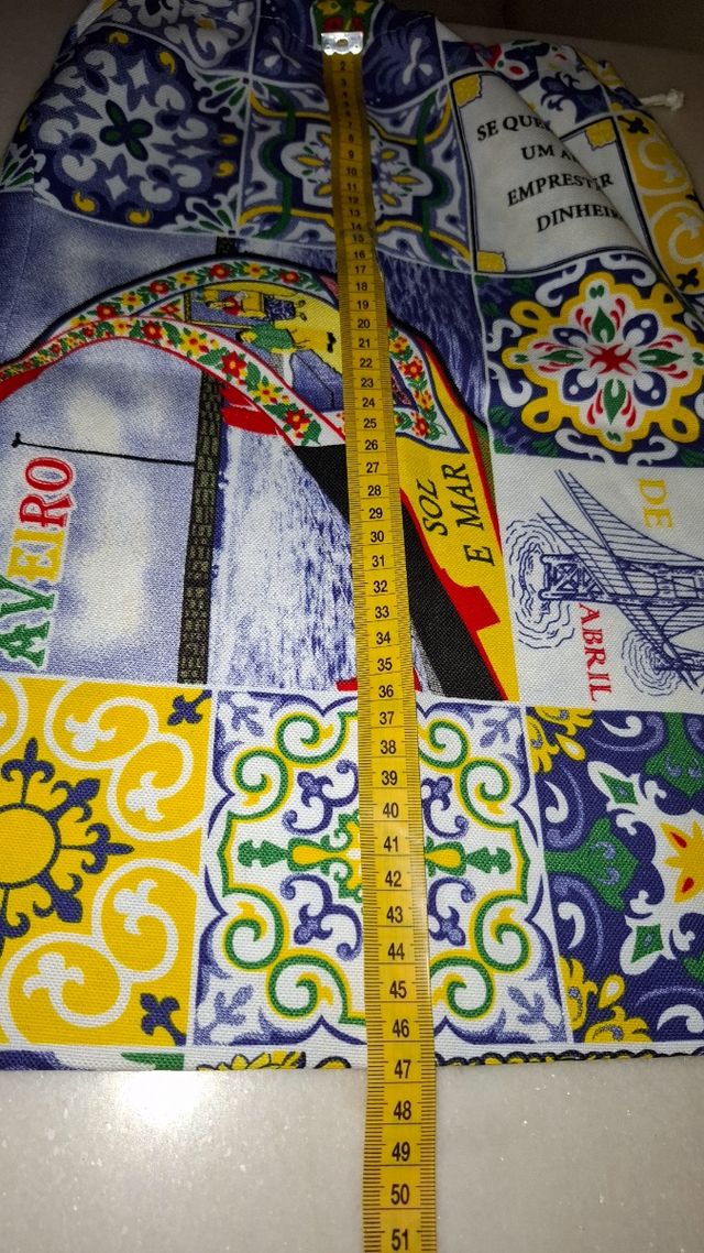 Galo de Barcelos e Saco de Pão Português