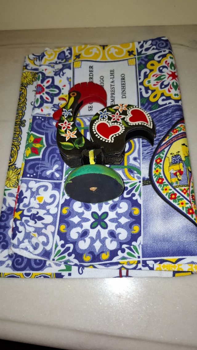 Galo de Barcelos e Saco de Pão Português