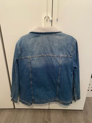 Chaqueta vaquera Stradivarius interior borreguito
