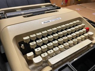 Máquina de escribir Olivetti Lettera 35