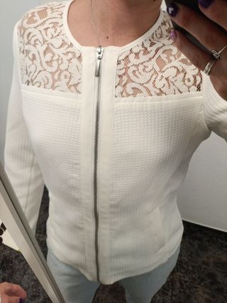 Chaqueta blanca con encaje