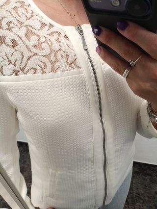 Chaqueta blanca con encaje