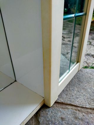 Mobiletto bagno bianco con specchio