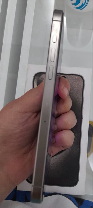 iPhone 15 Promax como nuevo de color gris ￼