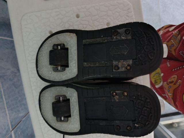 Zapatillas con ruedas n.31