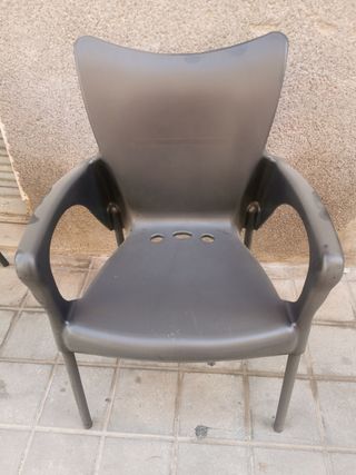 24 Sillas terraza negra de plástico,precio unidad