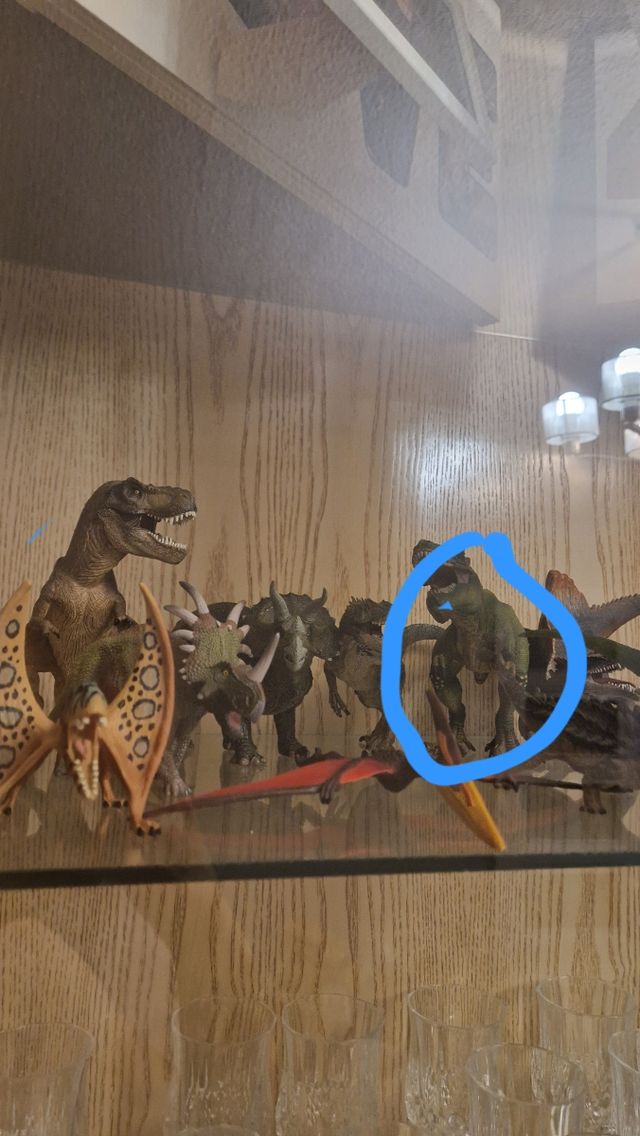 Dinosaurio de juguete