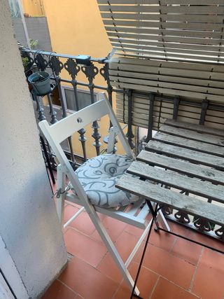 Mesa y Sillas de Exterior y 2 banquitos 