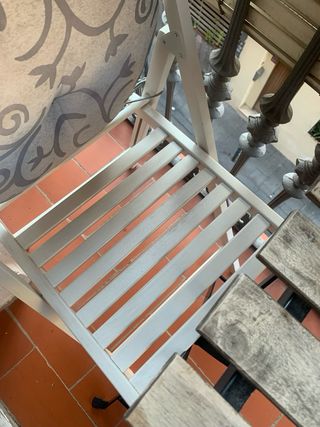 Mesa y Sillas de Exterior y 2 banquitos 