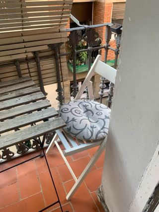 Mesa y Sillas de Exterior y 2 banquitos 