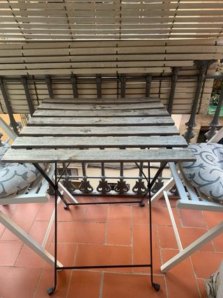 Mesa y Sillas de Exterior y 2 banquitos 
