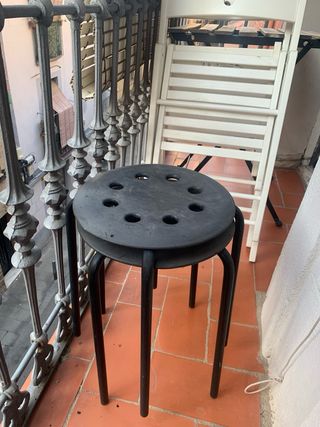 Mesa y Sillas de Exterior y 2 banquitos 