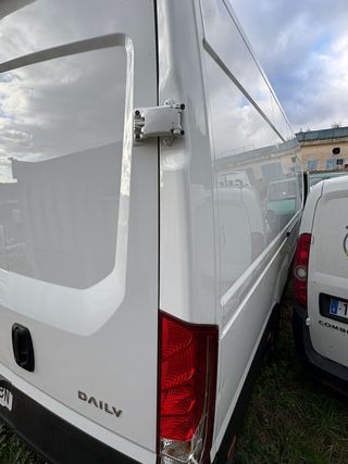 Iveco Daily 35 -160 HI-MATIC L4 H2 AUTOMATICA SINIESTRO