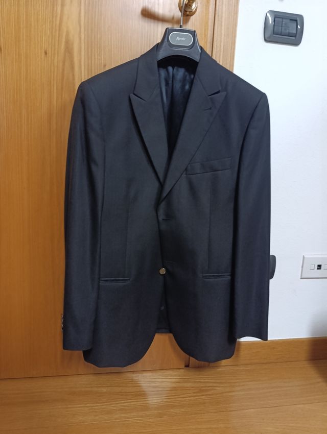 Abito da uomo nero per matrimonio