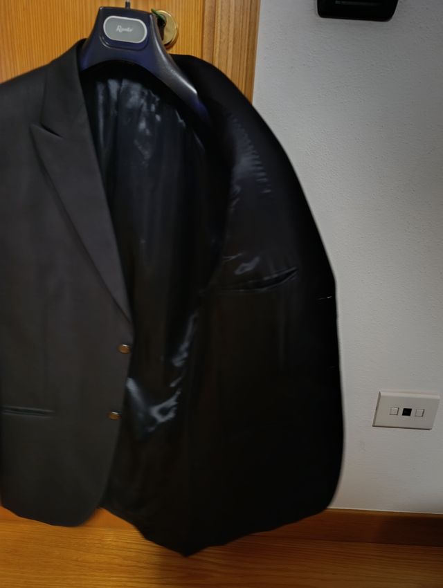 Abito da uomo nero per matrimonio