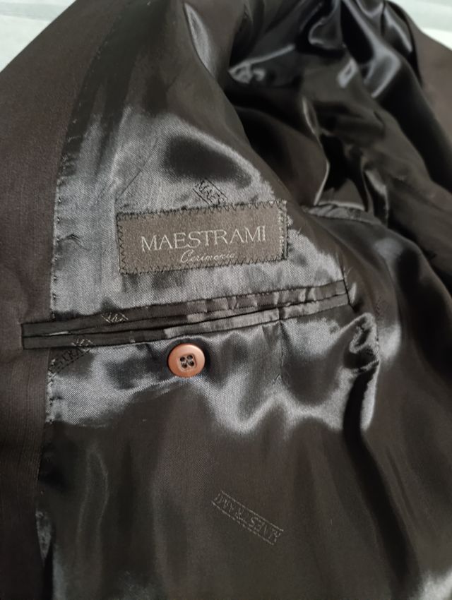 Abito da uomo nero per matrimonio