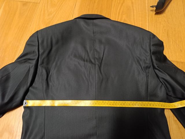 Abito da uomo nero per matrimonio