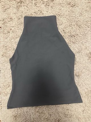 Top Zara gris cuello alto sin mangas