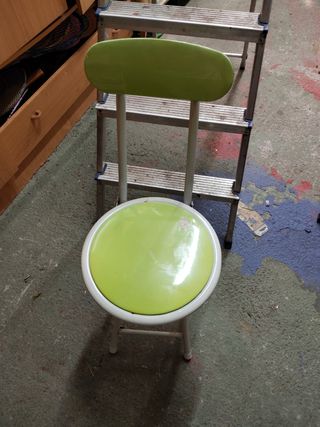Banqueta verde con respaldo