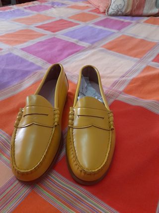 Mocasines Castellanos Amarillos