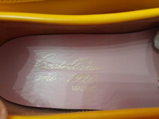 Mocasines Castellanos Amarillos