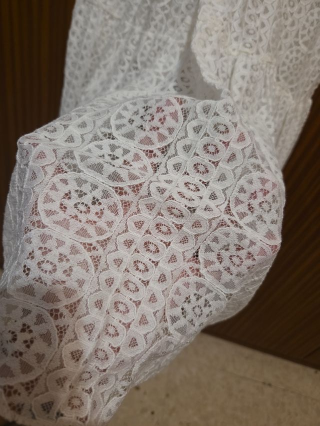 Vestido comprido branco com detalhes