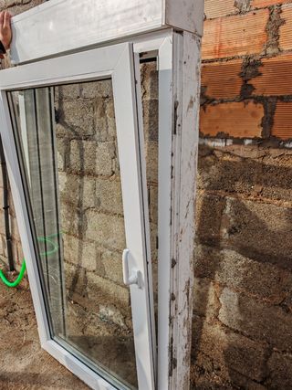 5 Ventanas PVC oscilobatientes 