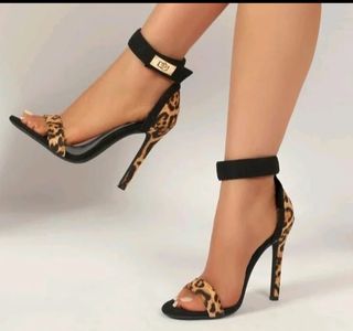 Zapatos de tacón leopardo talla 39