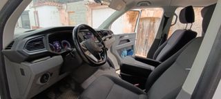 Volkswagen Caravelle 2023