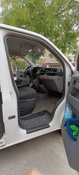 Volkswagen Caravelle 2023