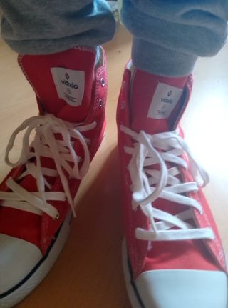 Zapatillas Victoria Rojas [PRECIO NEGOCIABLE]