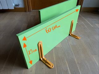 Estante/balda verde con soportes/escuadras