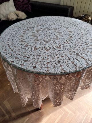 Mesa camilla se regala el cristal y vestida.