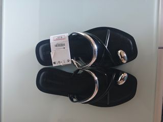 Sandalias planas Stradivarius negras talla 35