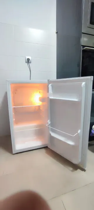 Frigorífico SVAN – Práctico (¡Sin congelador!)