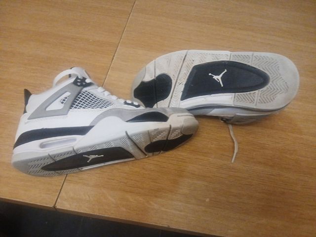 Zapatillas Jordan 4 Retro Military Black.