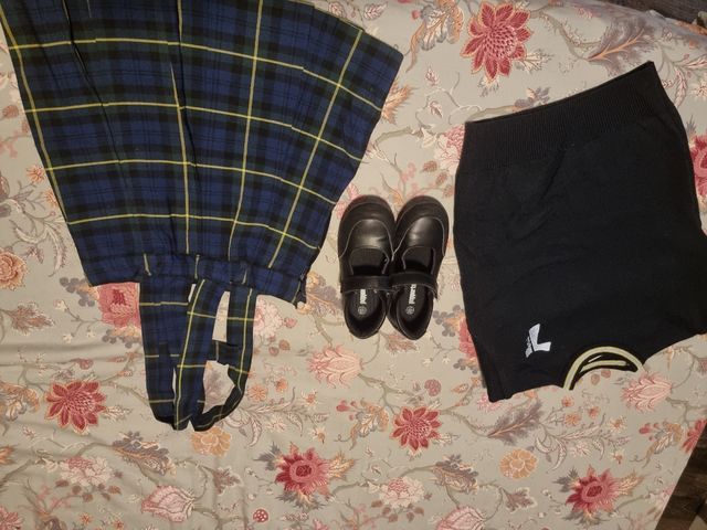 Conjunto escolar talla 6 falda cuadros,jerséis y z